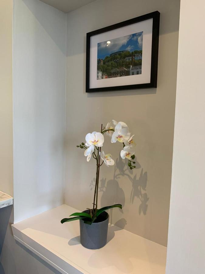 The White City Apartment 오반 외부 사진